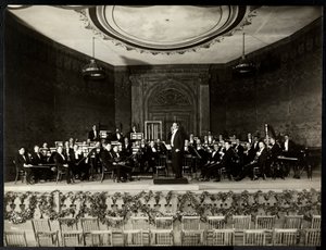 Full orchestra on stage, New York, 1911